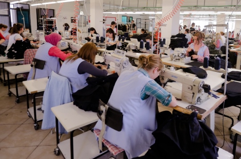 Anketimi: Mbi 57 per qind e fasonerive nuk kane likuiditet, te ardhurat ne renie